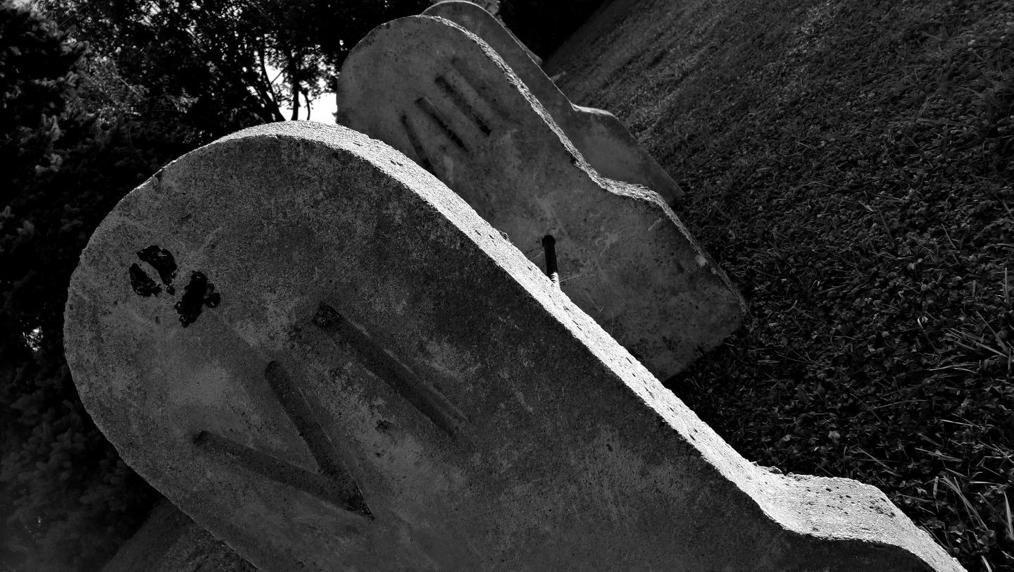 similitudine_ armando riva installazione dell'opera: pietre miliari