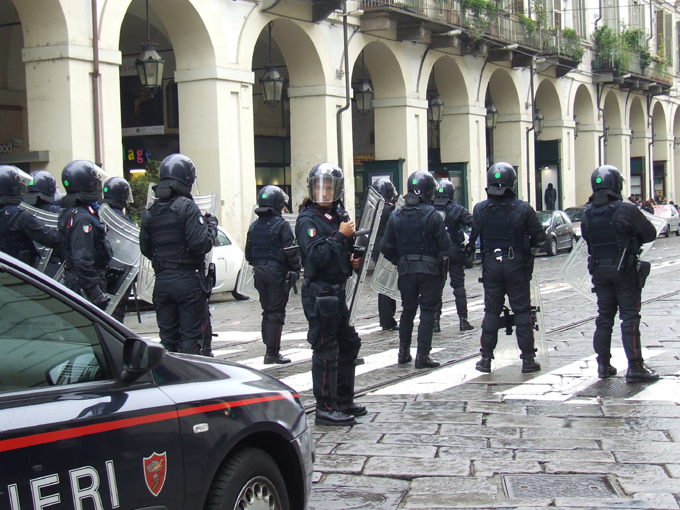 forze dell ordine_manifestazione studenti_to ott 2010